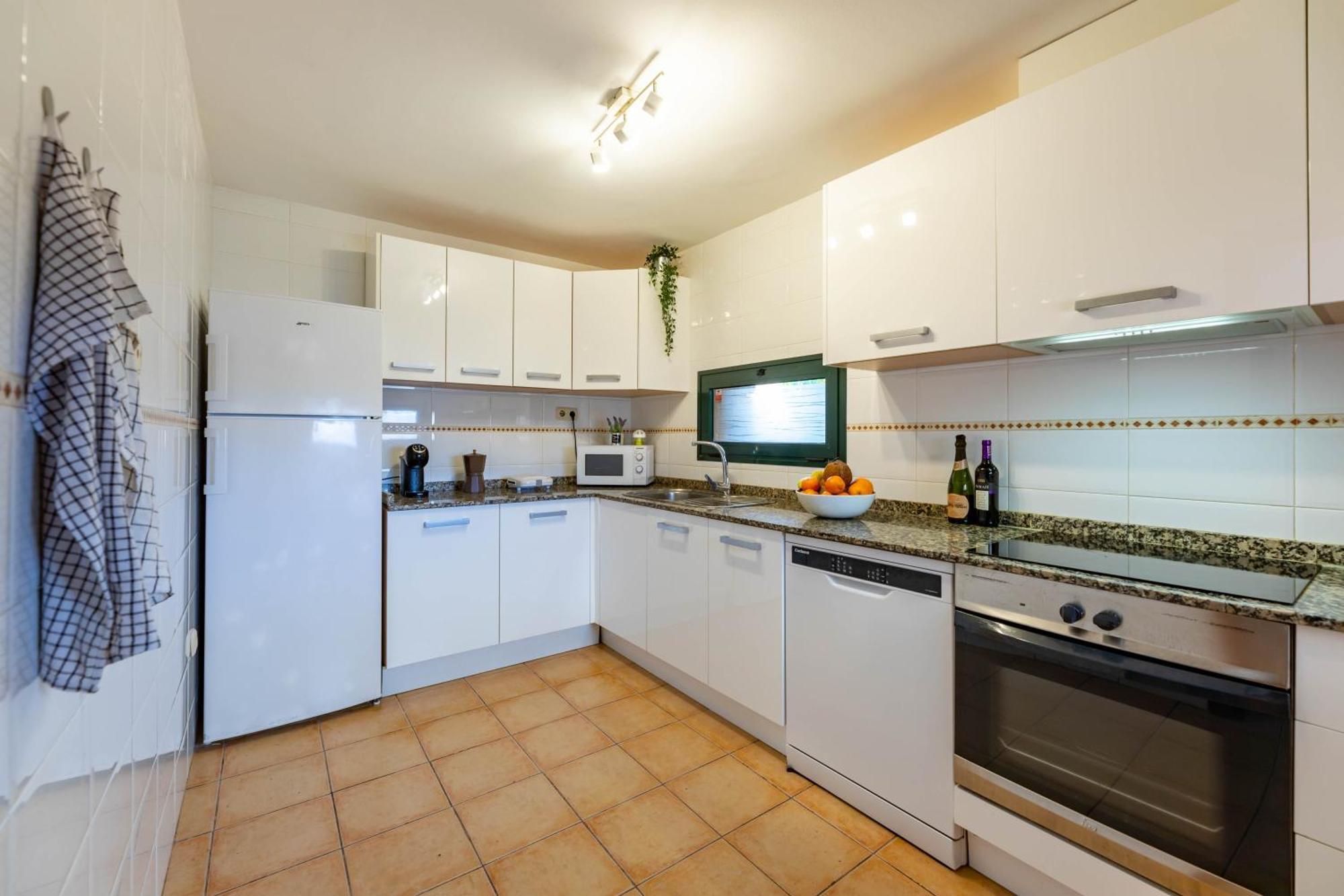 Sunrise Surf House, Big Garden, Hot Tub, Parking, Super-fast Free Wi-fi Casa vacanze Corralejo